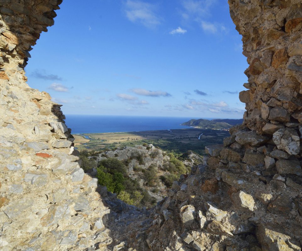 Les ruines du château de Quirra. - Villaputzu | Secret World Trip Planner