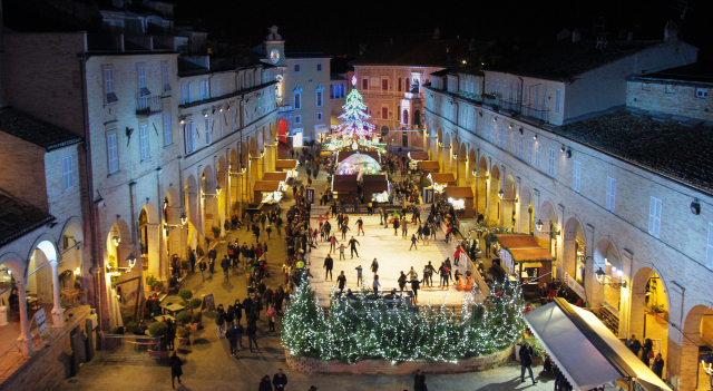 עצר - Fermo | Secret World Trip Planner
