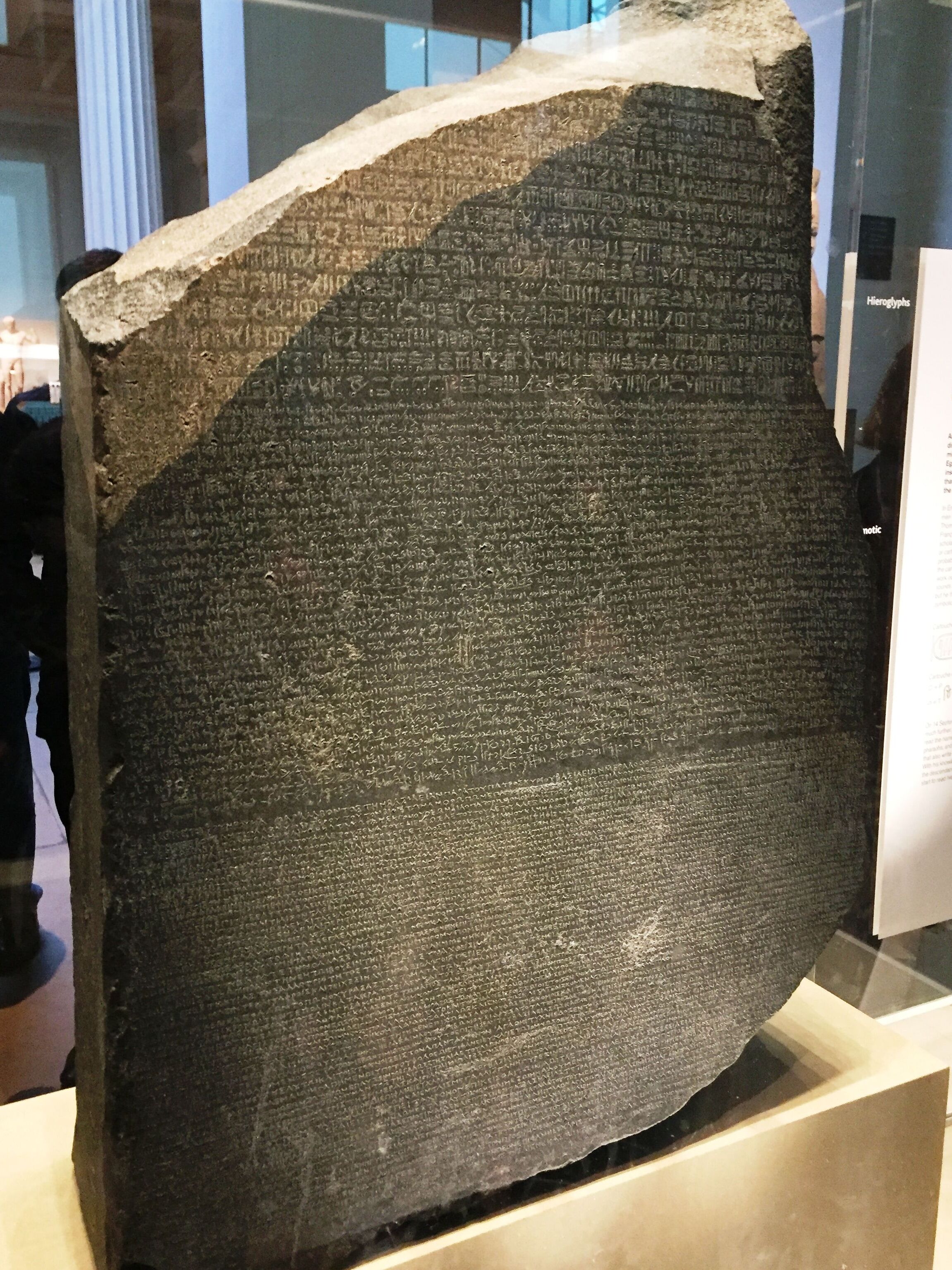 London in slavni Rosetta Stone - Bloomsbury | Secret World Trip Planner