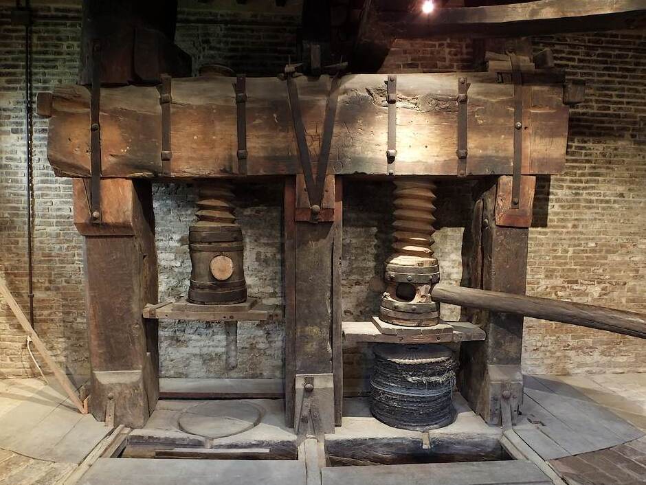 Histórico molino de aceite S. Dolci - Monte San Vito | Secret World Trip Planner