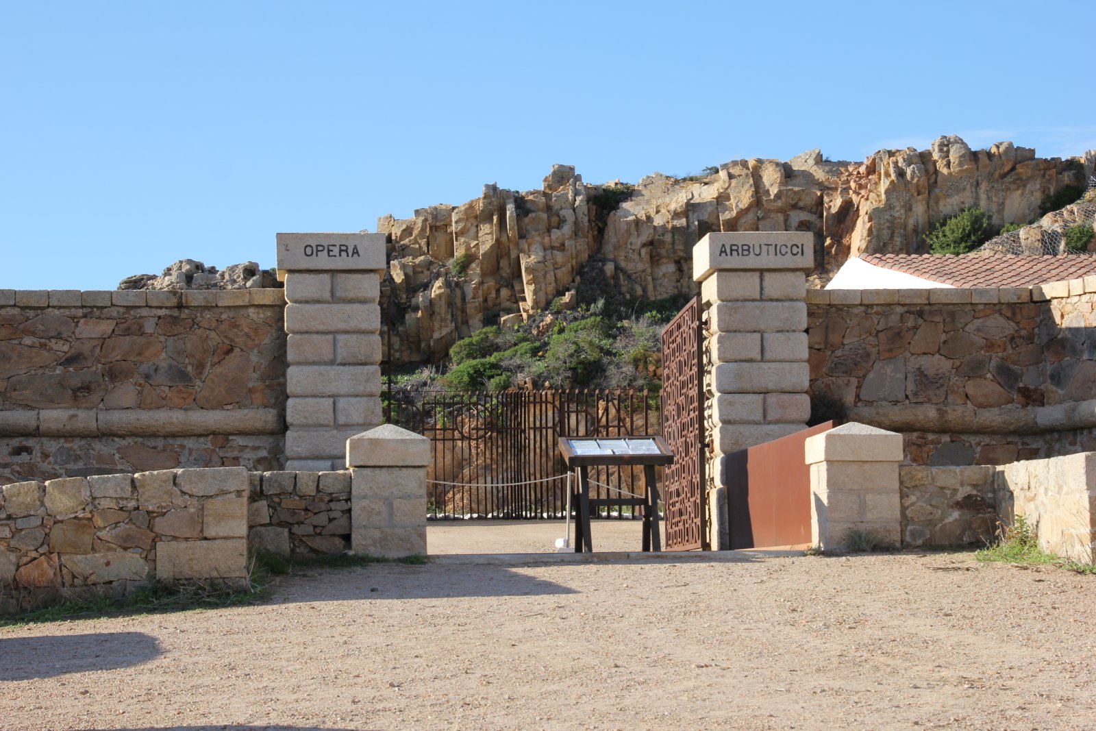 Caprera y el Memorial de Giuseppe Garibaldi - Str. Cala Garibaldi -Arbuticci | Secret World Trip Planner
