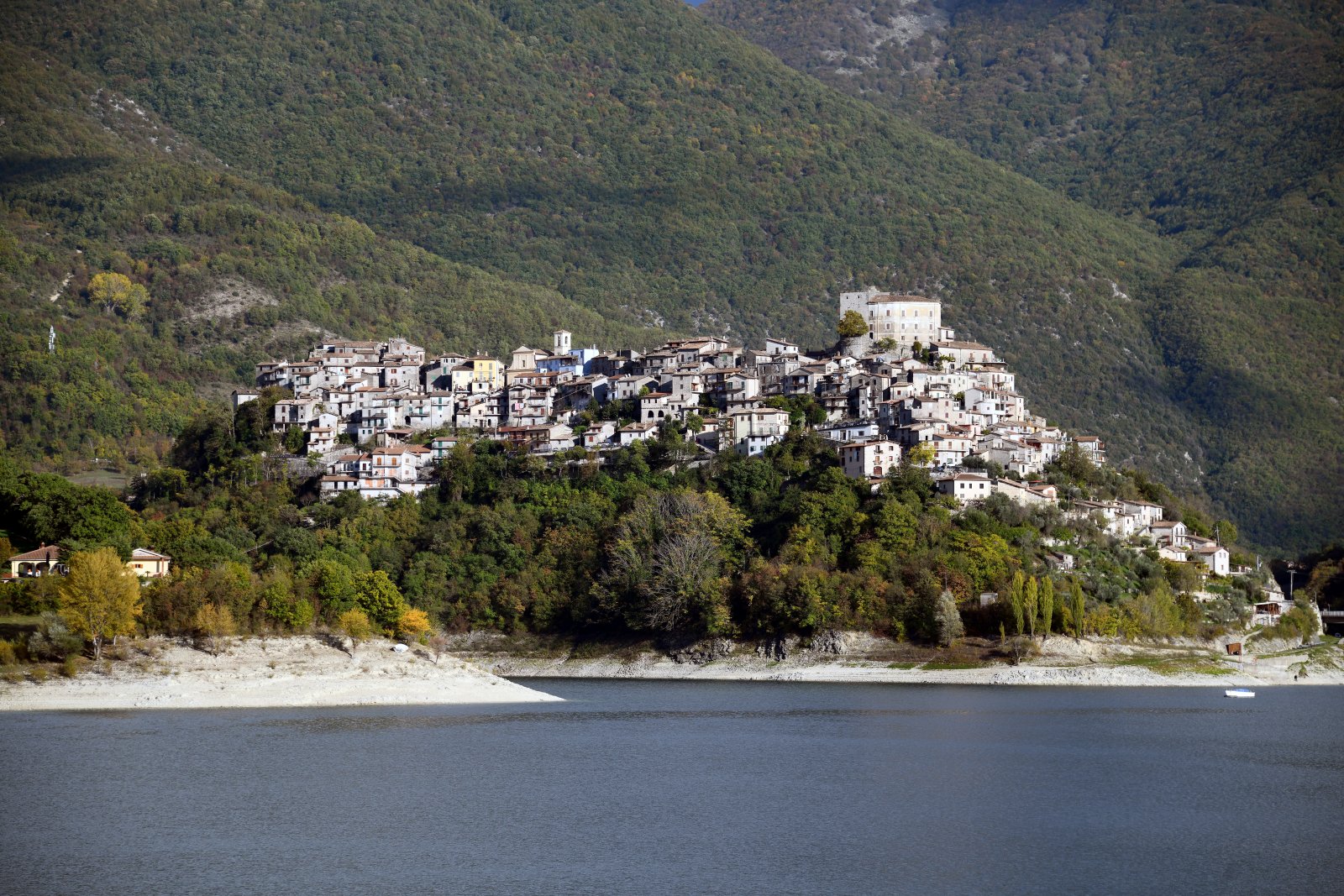 Castel di Tora - Castel di Tora | Secret World Trip Planner