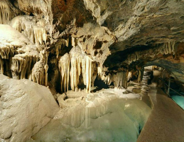 Špilja vjetra - Fornovolasco | Secret World Trip Planner