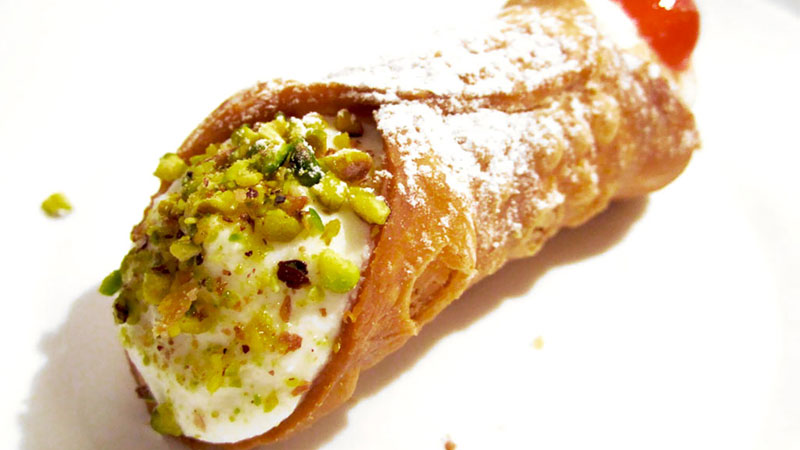 Dattilo e o cannolo siciliano de gran tamaño - Dattilo | Secret World Trip Planner
