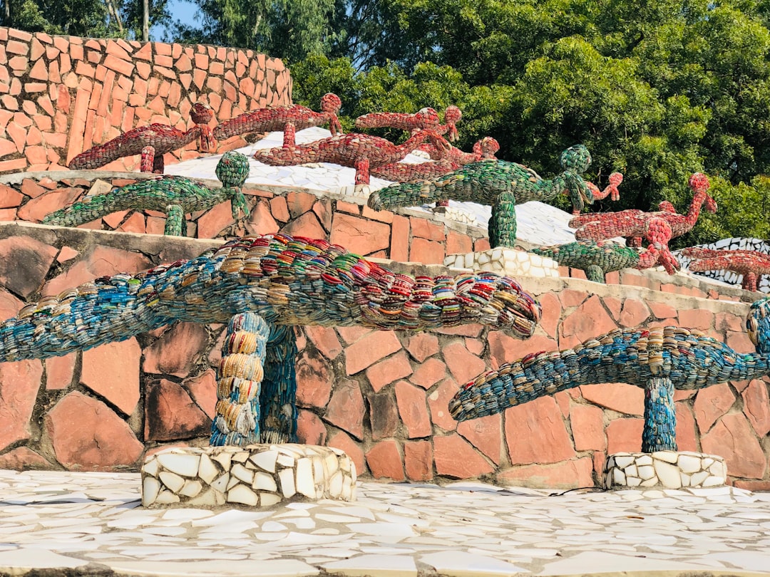 Nek Chand un jardín de cascadas y esculturas hechas a mano - Chandigarh | Secret World Trip Planner