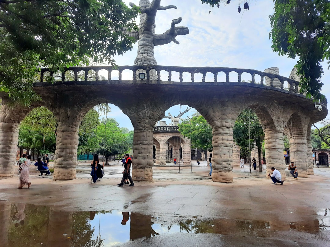 Nek Chand un jardín de cascadas y esculturas hechas a mano - Chandigarh | Secret World Trip Planner