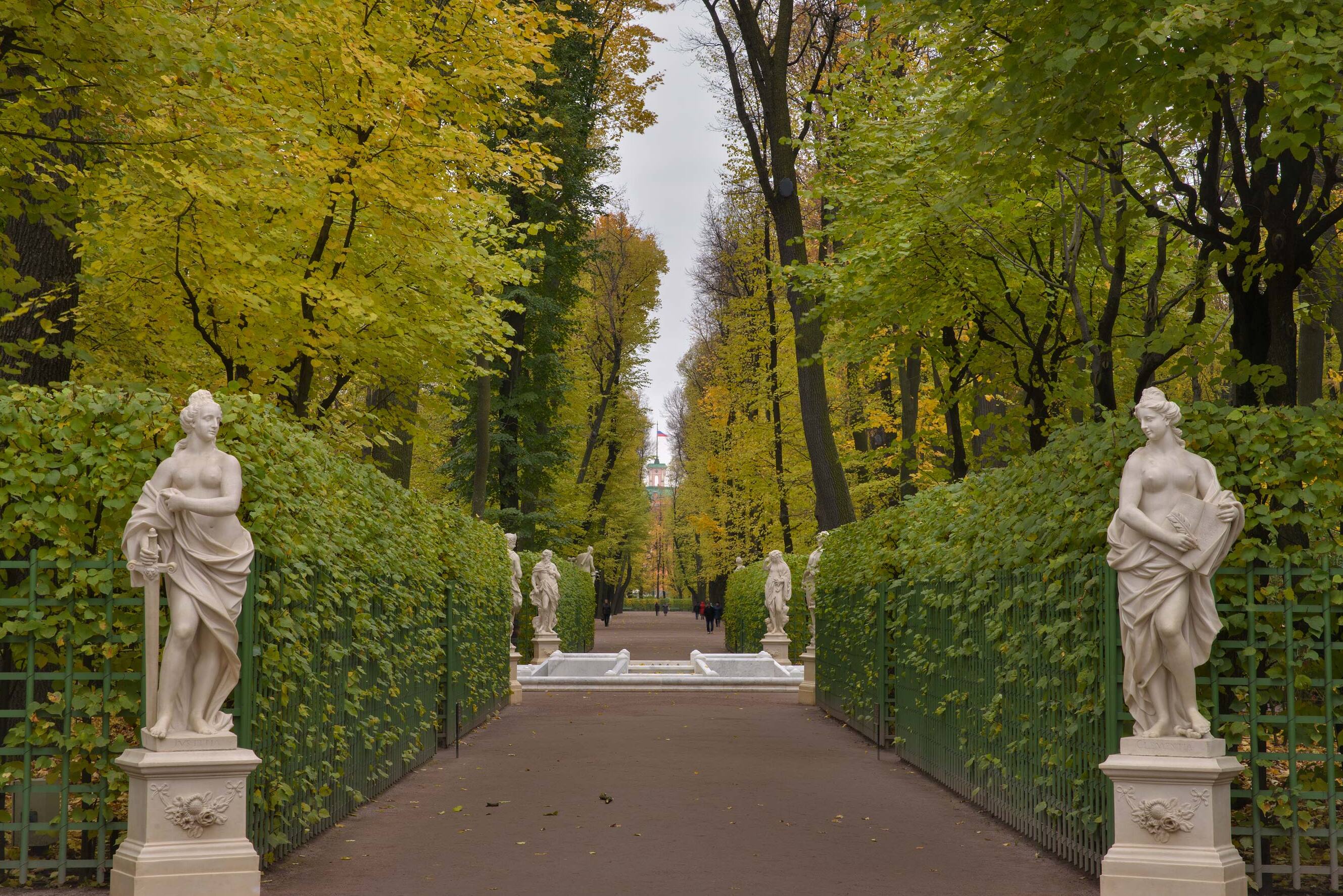 Sankt Petersburg: The Summer Garden - Sankt-Peterburg | Secret World Trip Planner