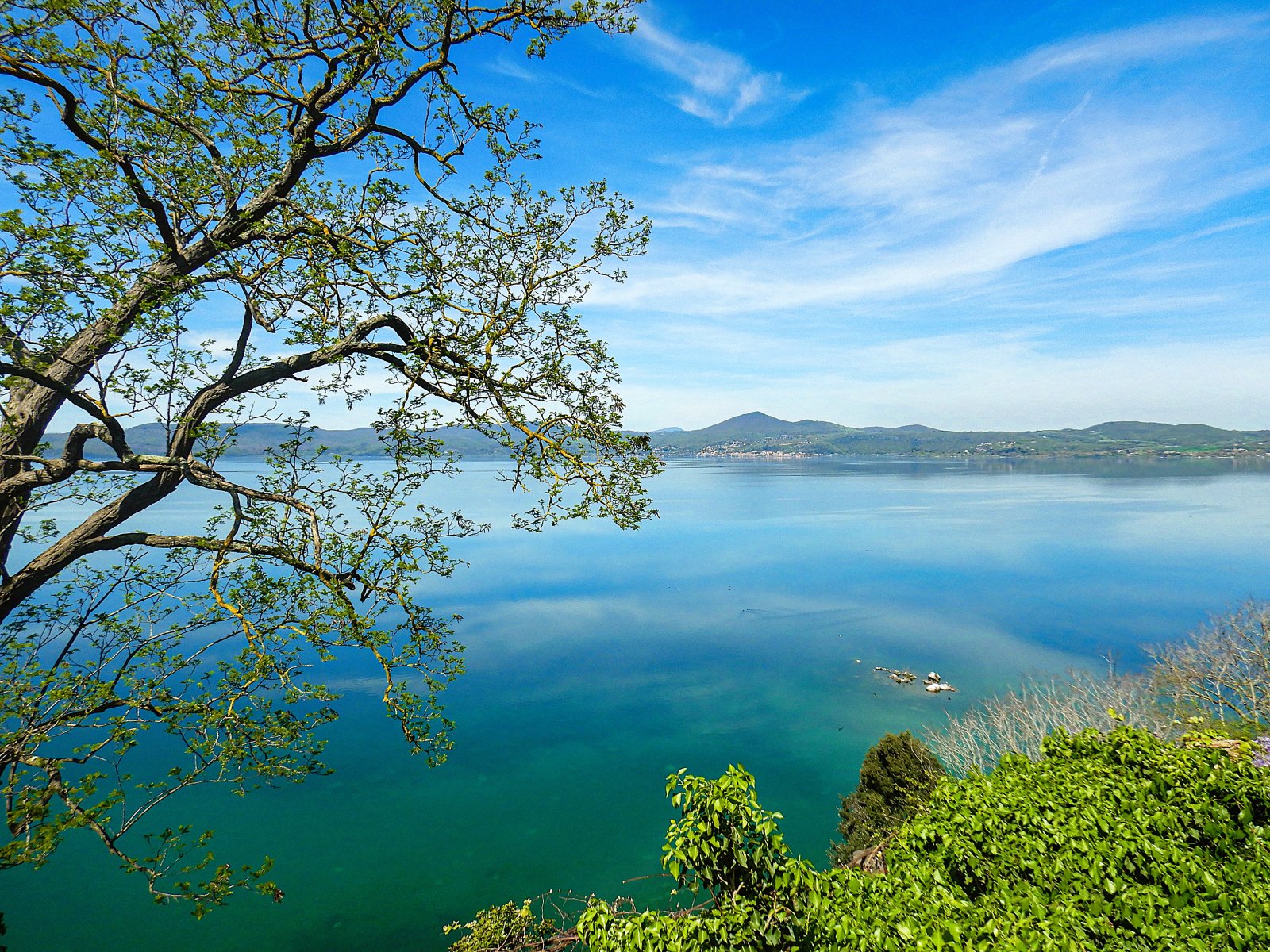 Lago Bracciano - Lago di Bracciano | Secret World Trip Planner