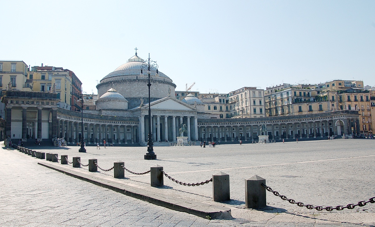 Plebisito Square - Napoli | Secret World Trip Planner