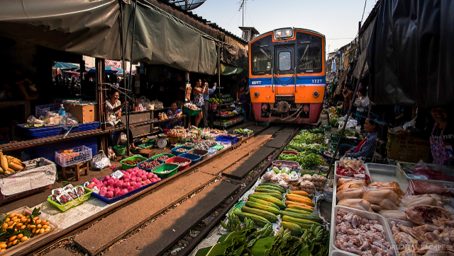 Maeklongi raudteeturg - แม่กลอง | Secret World Trip Planner