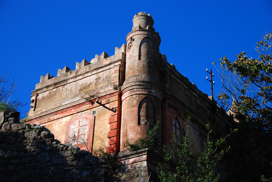 Antigua prisión de la isla de Capraia - Isola di Capraia | Secret World Trip Planner