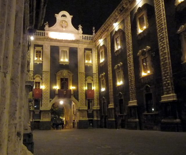 ปอร์ต้า อูเซด้า - Catania | Secret World Trip Planner