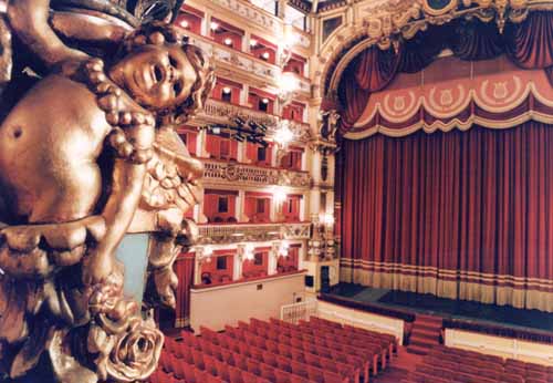 Bellini Teater - Napoli | Secret World Trip Planner