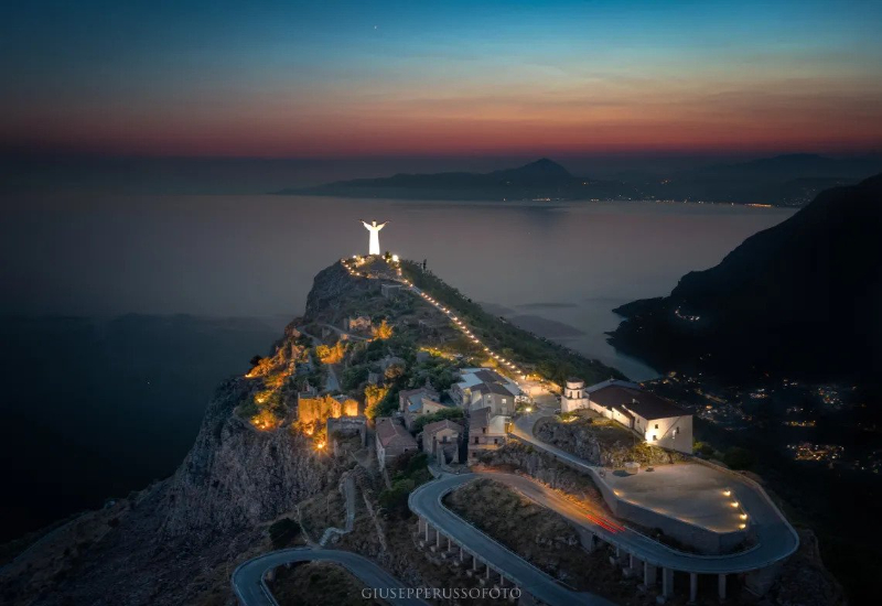 Kristus dari Maratea - Statua del Cristo Redentore | Secret World Trip Planner