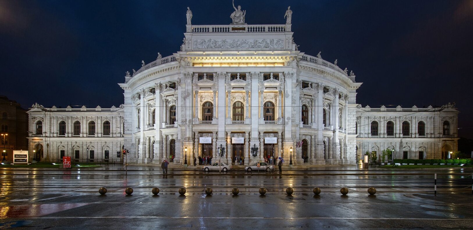 के Burgtheater (शाही अदालत रंगमंच) - Wien | Secret World Trip Planner
