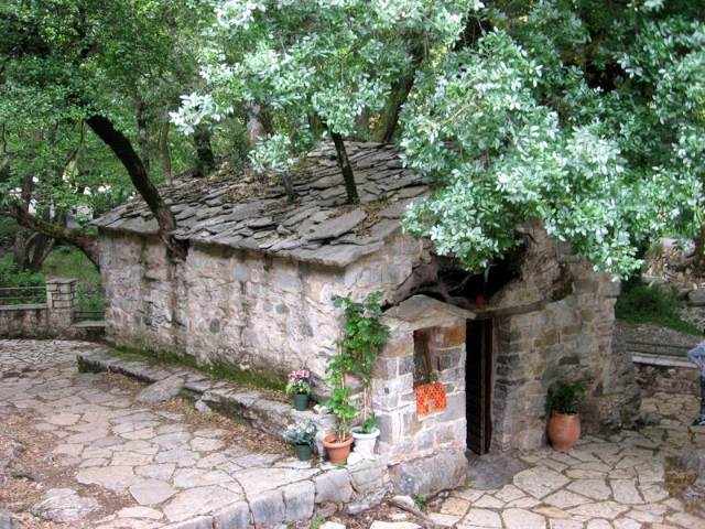La chapelle Sainte-Théodora : Un miracle de la nature et de la foi - Epar.Od. Megalopolis - Vasta | Secret World Trip Planner