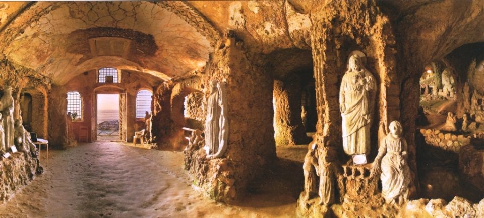 Chiesa di Piedigrotta - Pizzo | Secret World Trip Planner