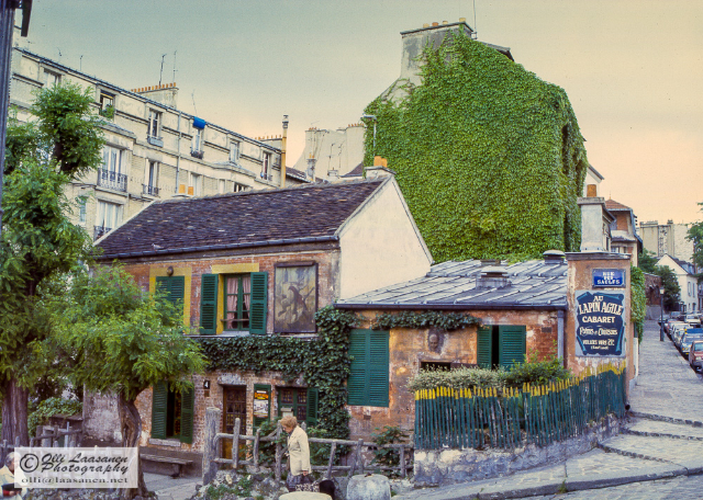 A Rabbit Agile Cabaret-ben - Paris | Secret World Trip Planner
