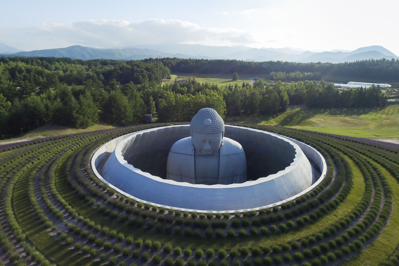 Sapporo: El espectacular templo del cementerio Makomanai Takino - Sapporo | Secret World Trip Planner