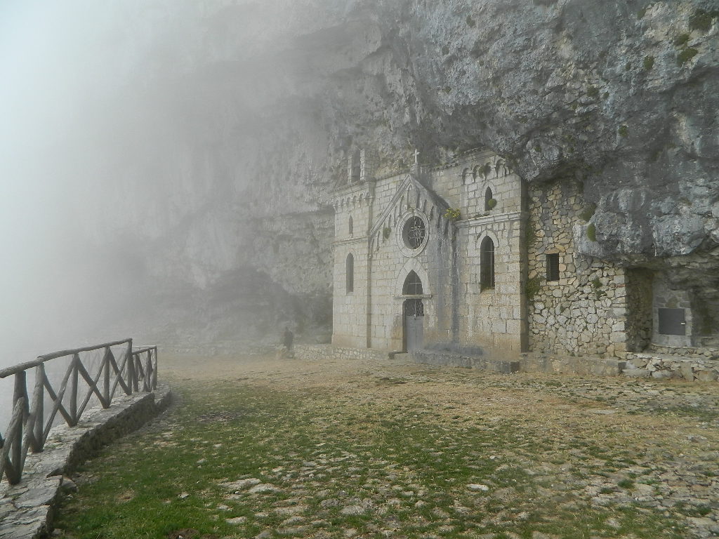 Ermita de S. Michele Arcangelo - Maranola | Secret World Trip Planner