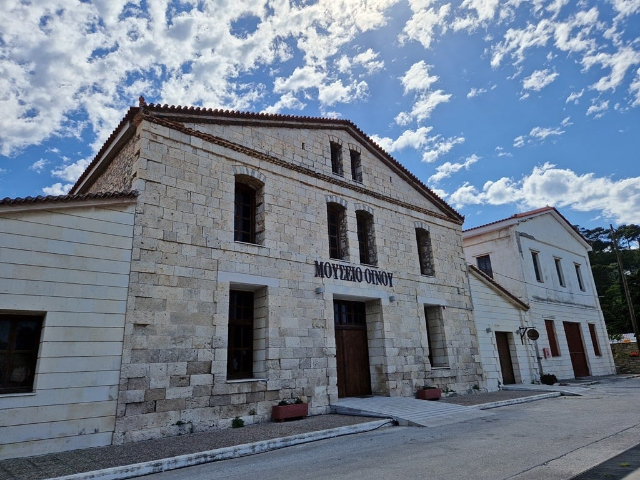 Museo del Vino de Samos — Μαλαγάρι (κόμβος