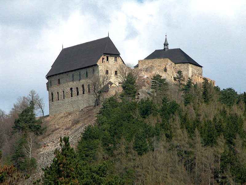 Hrad Tocník  - ?erné jezero | Secret World Trip Planner
