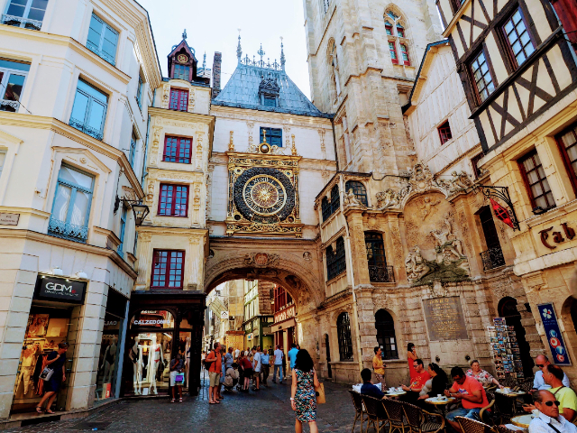 ప్లేస్ డు గ్రాస్-హార్లోజ్ - Rouen | Secret World Trip Planner