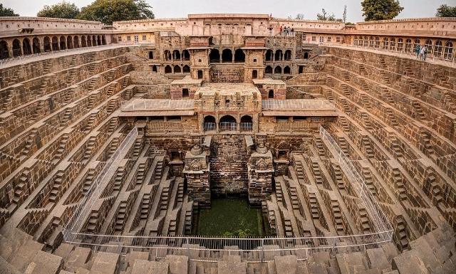 El antiguo pozo de Chand Baori — Bandikui