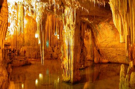 ถ้ำ Pertosa - Pertosa | Secret World Trip Planner
