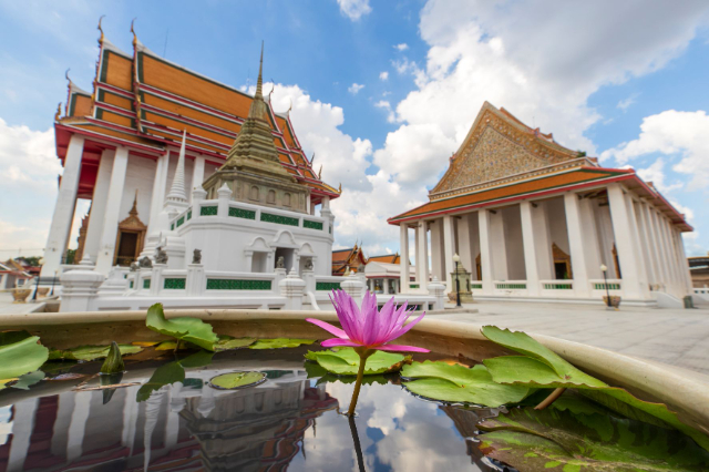 Wat Kalayanmit Woramahawiharn - Khet Thon Buri | Secret World Trip Planner