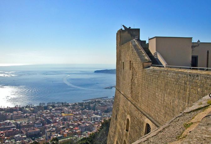 કેસલ સેન્ટ'એલ્મો - Napoli | Secret World Trip Planner