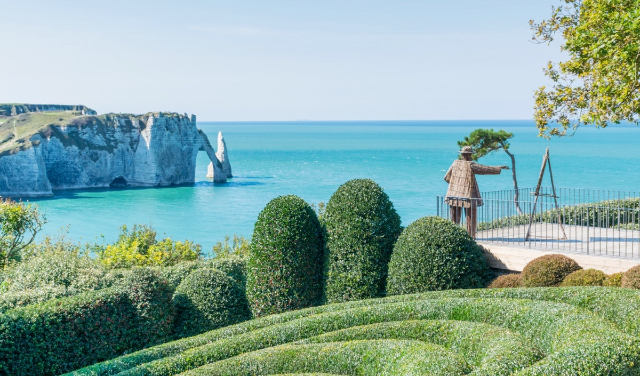 എട്രേറ്റാറ്റിലെ പൂന്തോട്ടങ്ങൾ - Étretat | Secret World Trip Planner