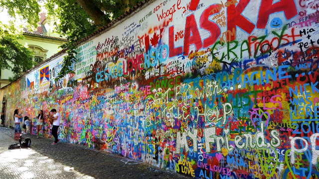 Muro de Lennon - Malá Strana | Secret World Trip Planner