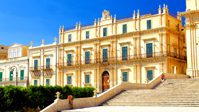 ಲ್ಯಾಂಡೋಲಿನಾ ಅರಮನೆ - Noto | Secret World Trip Planner