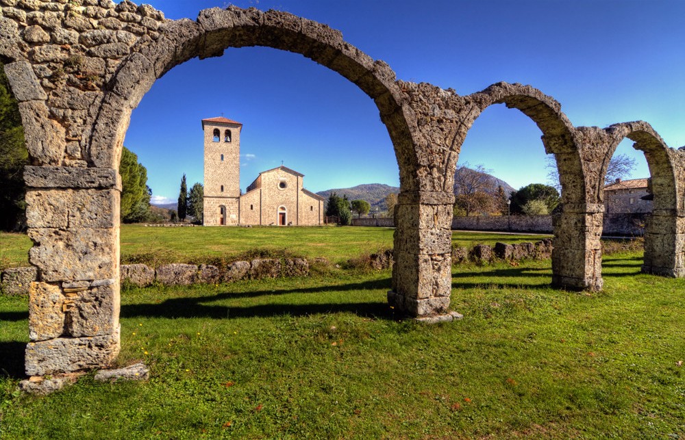 Opatství San Vincenzo al Volturno - Cerro al Volturno IS | Secret World Trip Planner