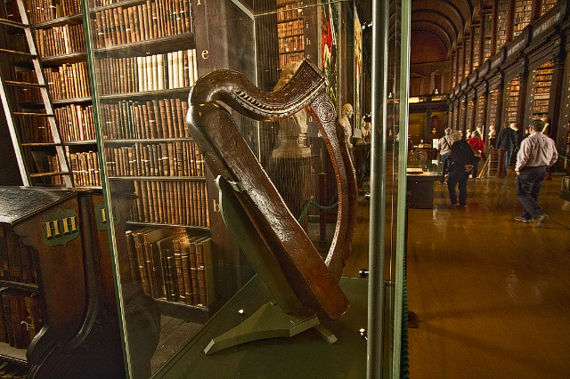 L'Harp of Brian Boru - College Green | Secret World Trip Planner