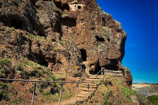 Las Cuevas de Jonas, - Saint-Pierre-Colamine | Secret World Trip Planner