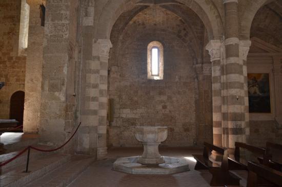 Sovana ဘုရားရှိခိုးကျောင်း - Sovana | Secret World Trip Planner
