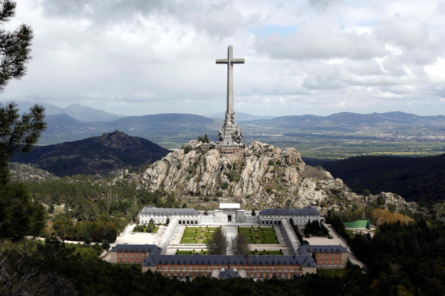 Madrid Düşenler Vadisi - San Lorenzo de El Escorial | Secret World Trip Planner