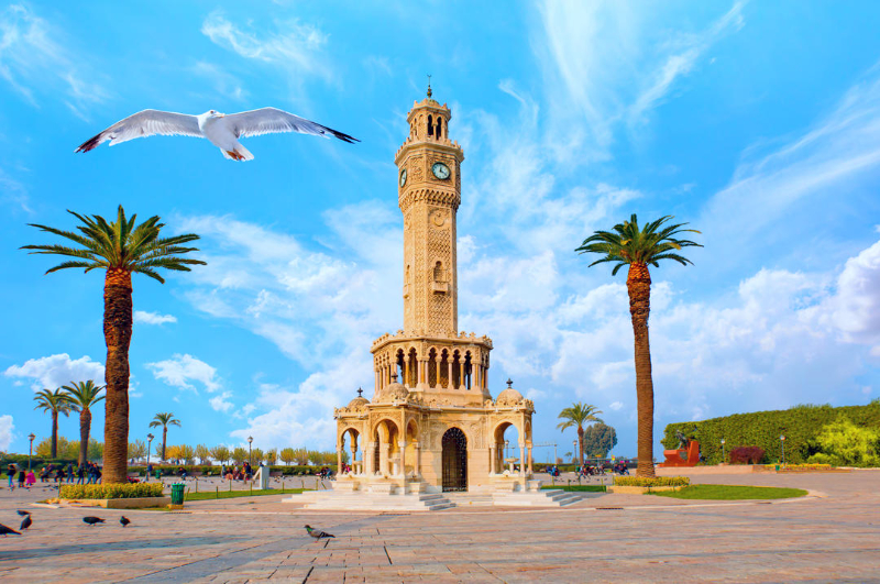 Tour de l'horloge d'Izmir — İzmir Saat Kulesi