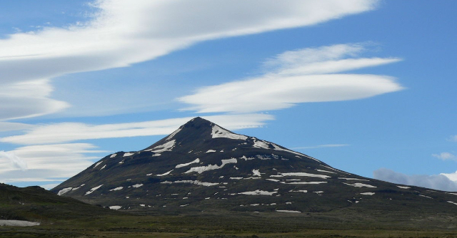 Senderismo a la montaña Sulur - Súlur | Secret World Trip Planner