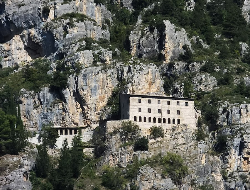 कुटियाटलमा जिल्लामा प्रहरी - Sulmona | Secret World Trip Planner