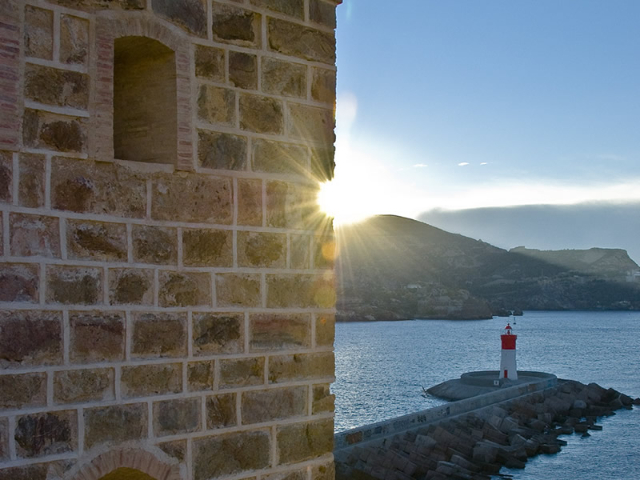 Fuerte y faro de Navidad - Cartagena | Secret World Trip Planner