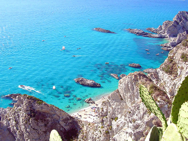 LA PLAYA DE PRAIA I FOCU - Capo Vaticano | Secret World Trip Planner