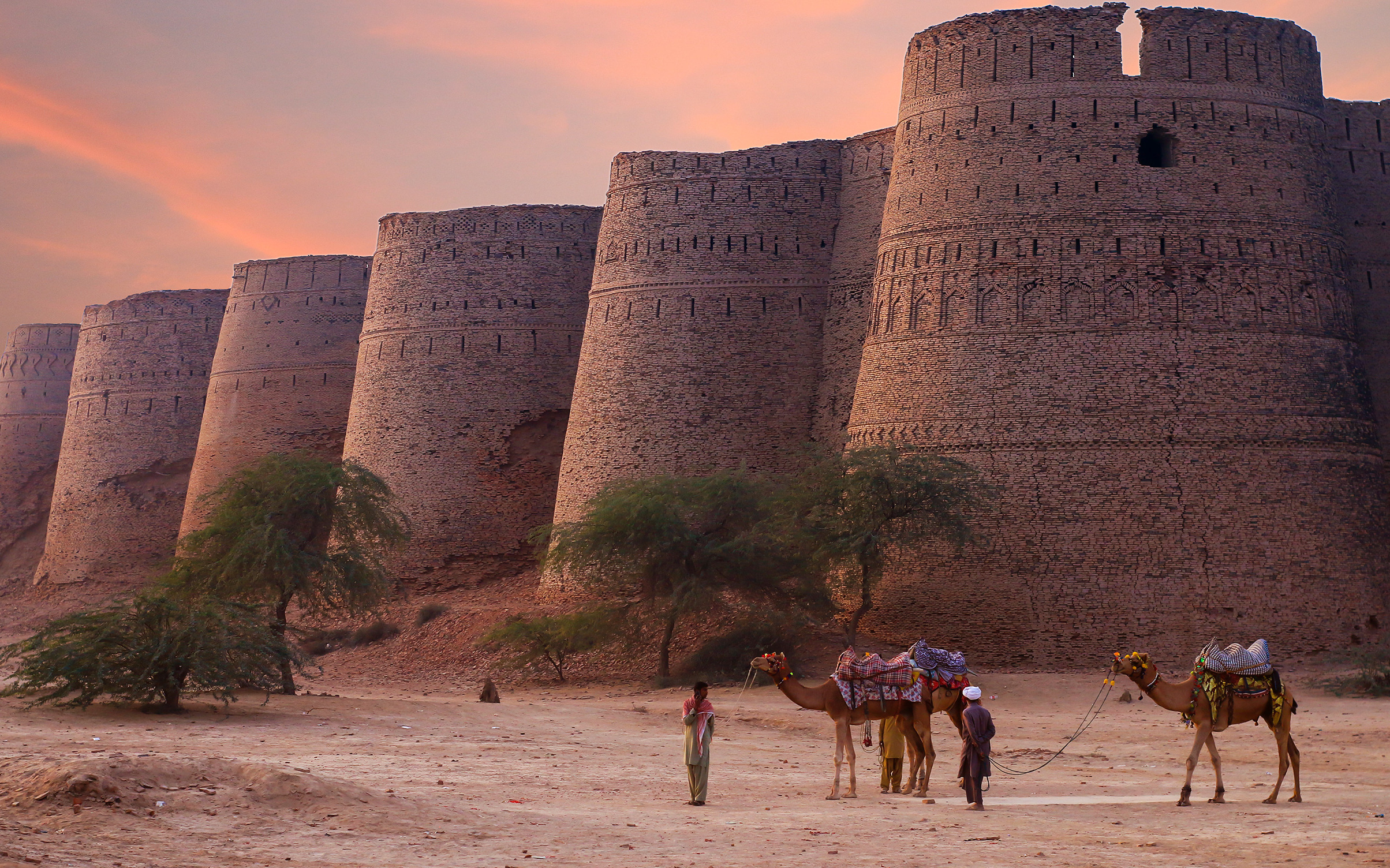 Pakistan | Bahawalpur : Derawar Fort — Derawar