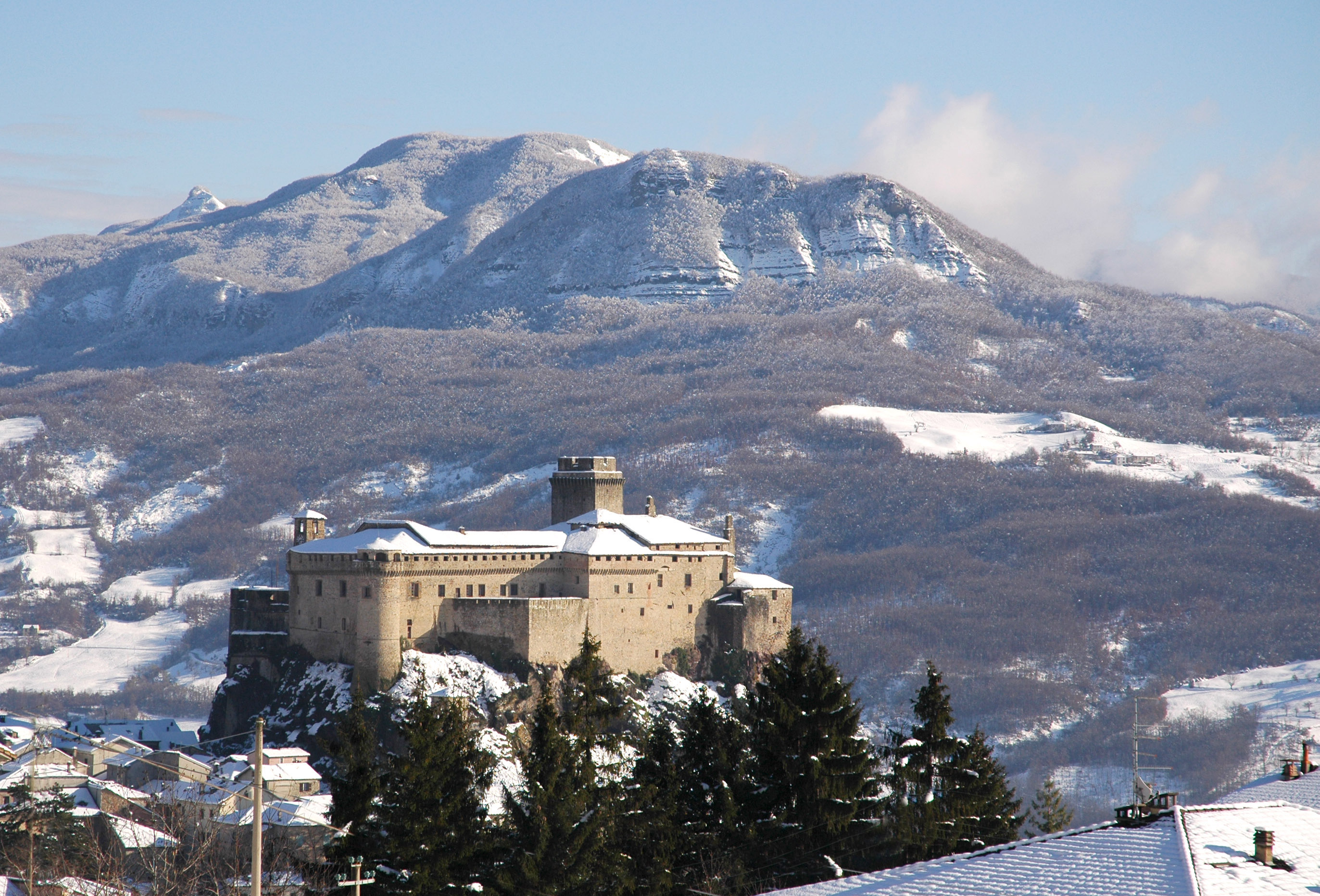 Castello di Bardi - iwagayway ang Ceno - Bardi | Secret World Trip Planner