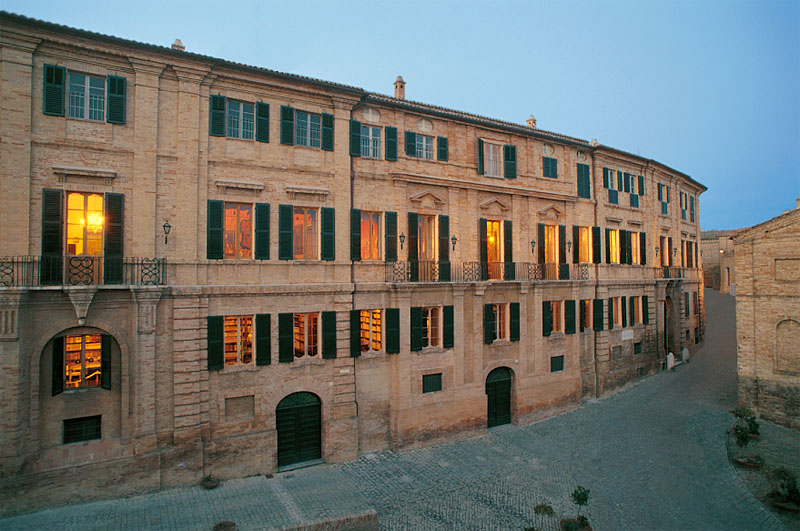 خانه پلنگ - Recanati | Secret World Trip Planner