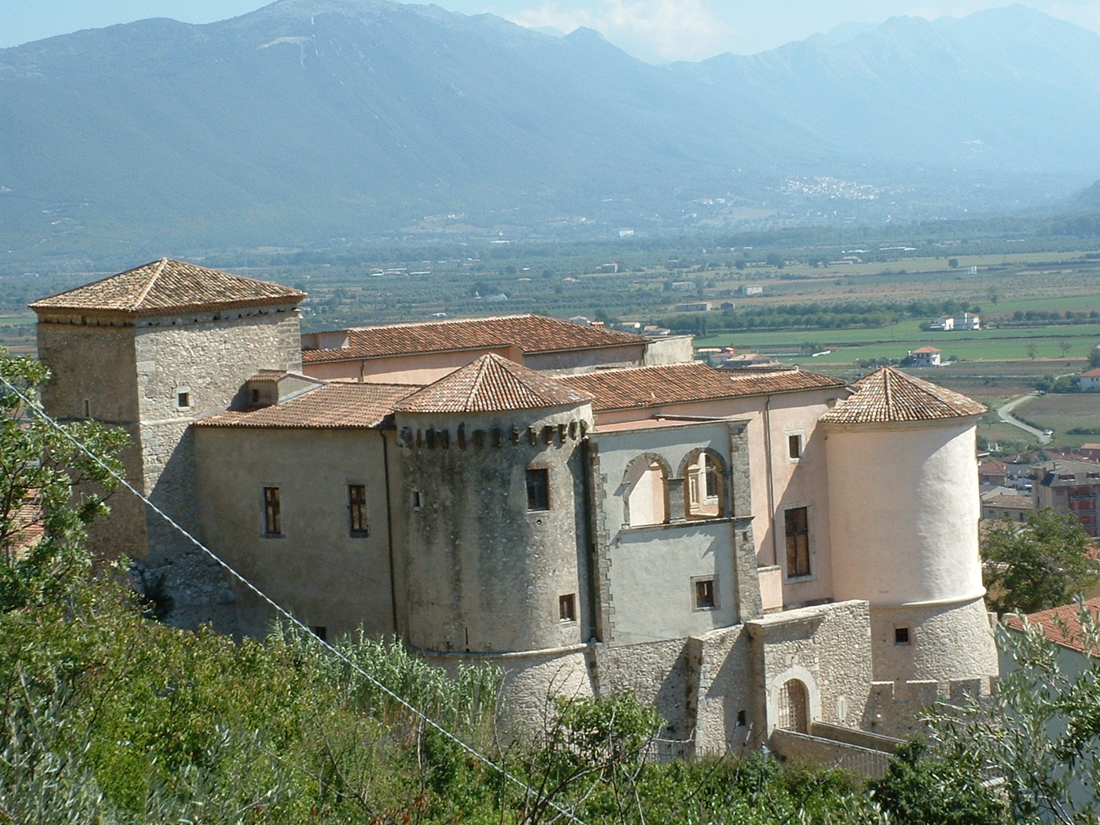 Κάστρο Pandone - Cerro al Volturno IS | Secret World Trip Planner
