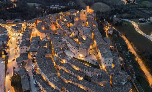 سرنانو کا گاؤں - Sarnano | Secret World Trip Planner