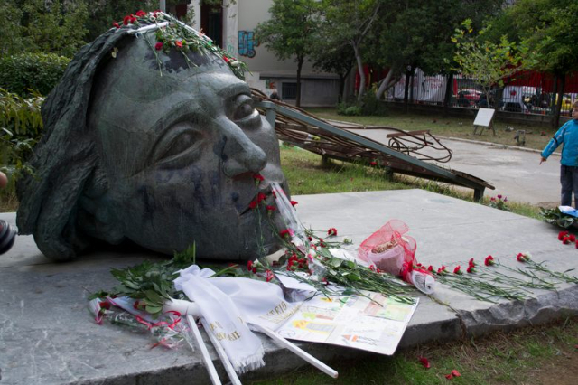 Monumento ao Politécnico de Atenas - Athina | Secret World Trip Planner